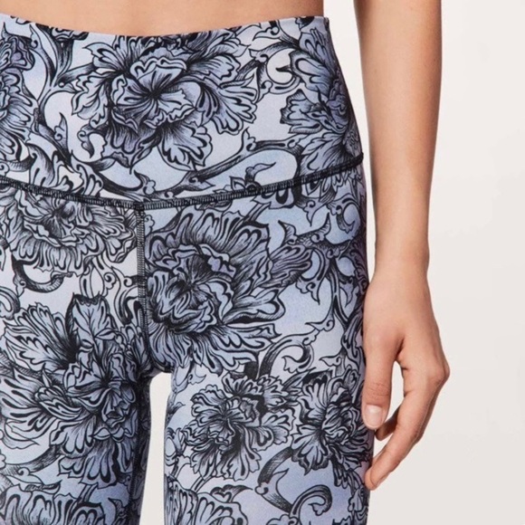 Lululemon Wunder Under Crop (Hi-Rise, 21" Inseam), Hanakotoba‎ Starlight - Picture 1 of 7
